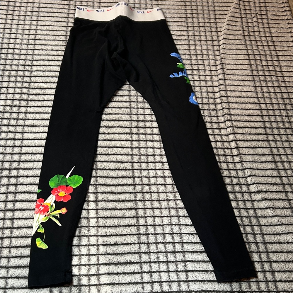Junior’s Nike Tropic Activewear Set (XS/S) - Picture 7 of 13